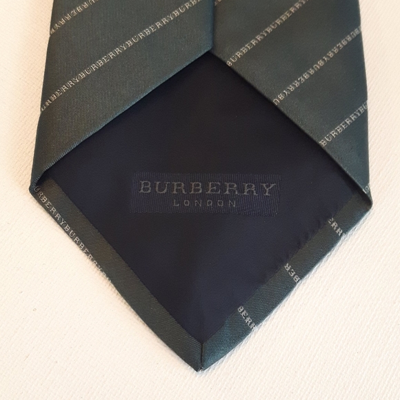 HOST PICK Burberry classic 100% silk green tie - Picture 5 of 9